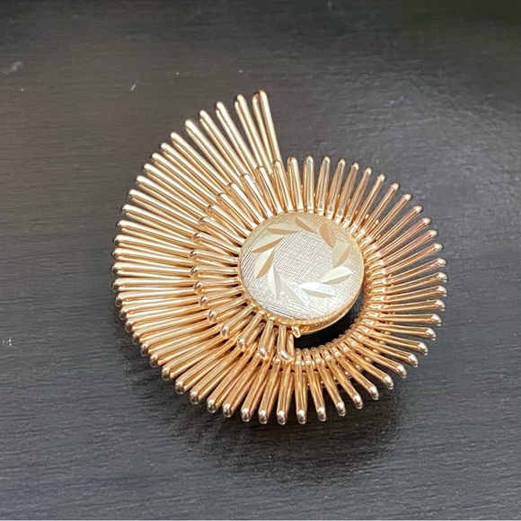 Vintage Western Germany Gold-tone Spiral Nautilus Scarf Clip - Picture 10 of 12